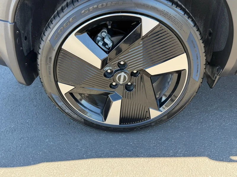 Used 2025 Gun Metallic/supe Nissan SR image 30
