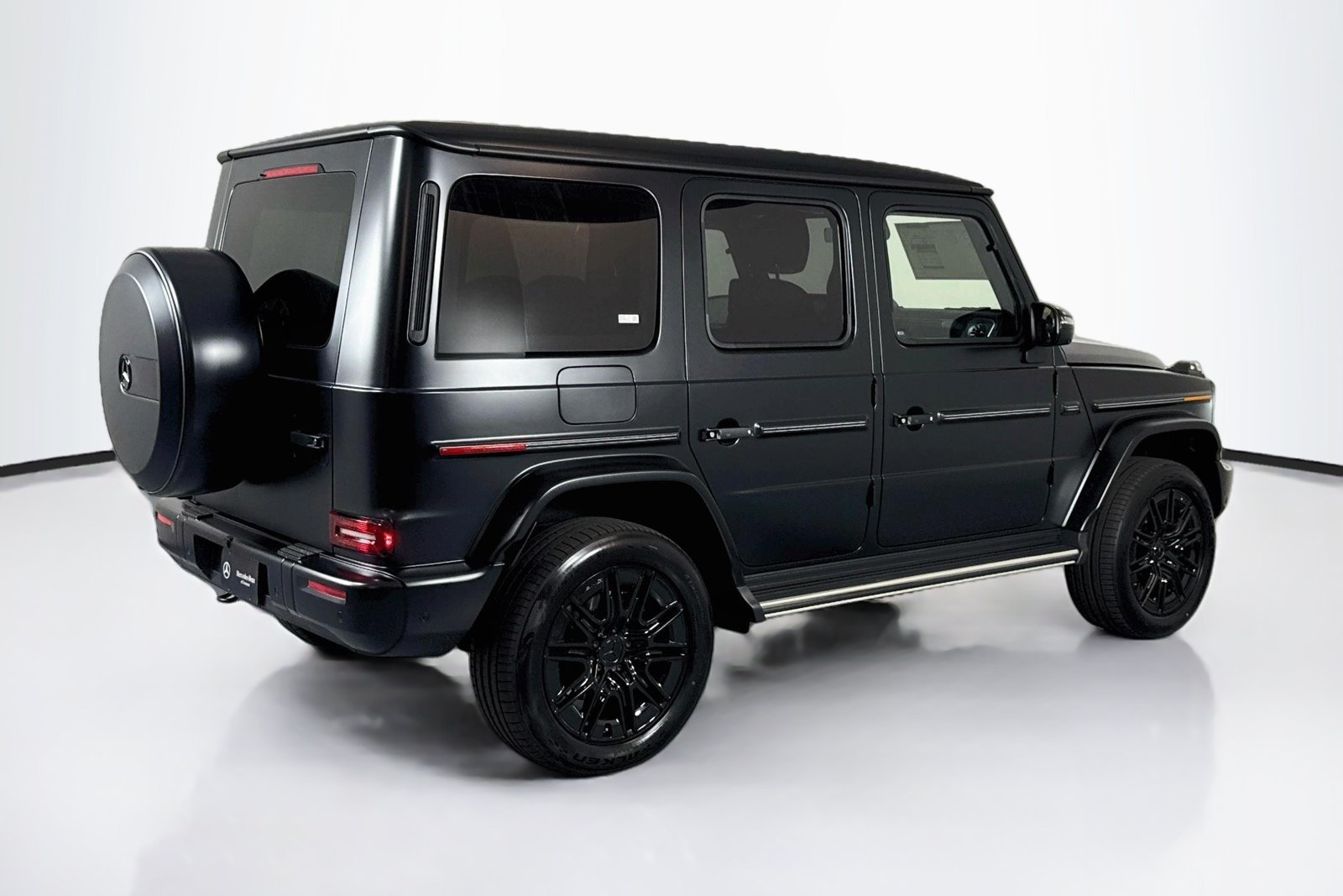 New 2027 MANUFAKTUR Night Black Magno Mercedes-Benz G 580e image 5
