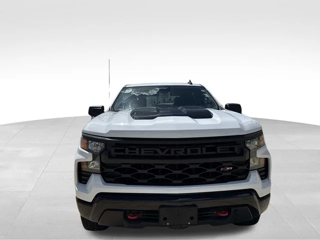 Used 2025 White Chevrolet Custom Trail Boss image 4