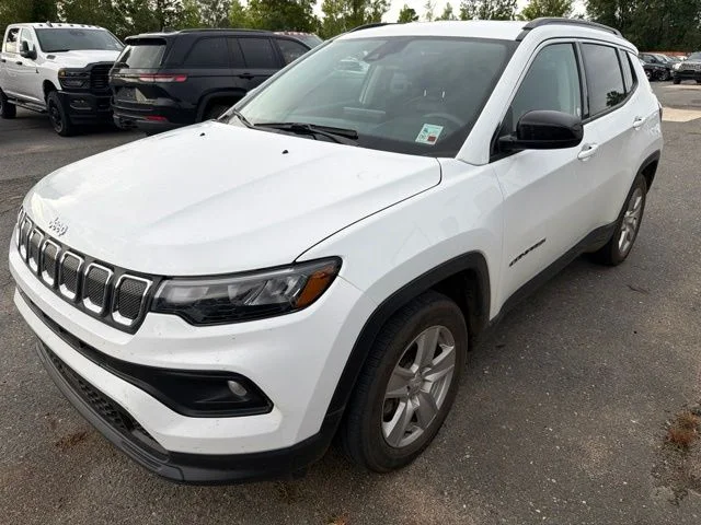 Used 2022 White Jeep Latitude image 6