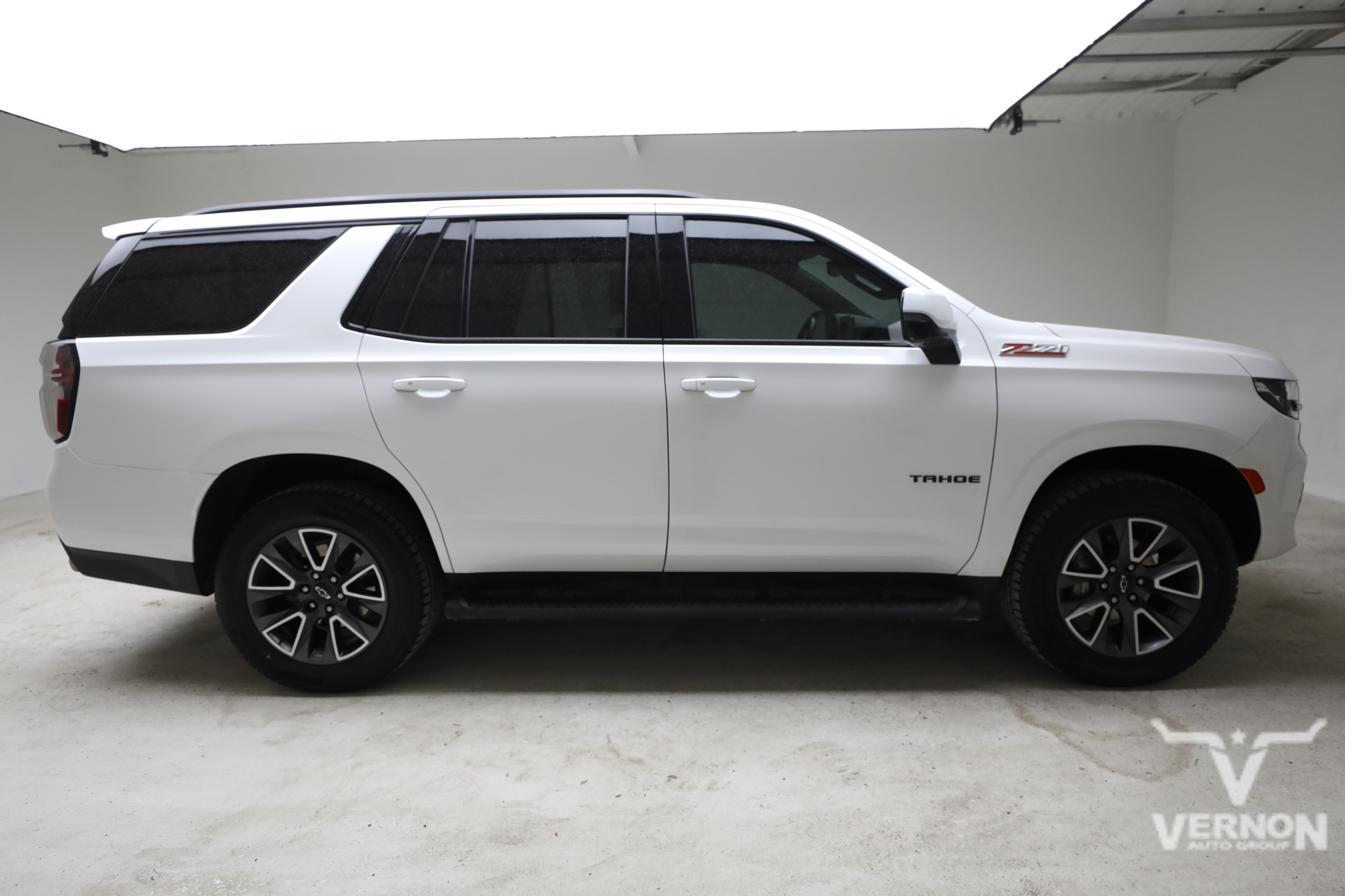 Used 2024 Iridescent Pearl Tricoat Chevrolet Y image 6