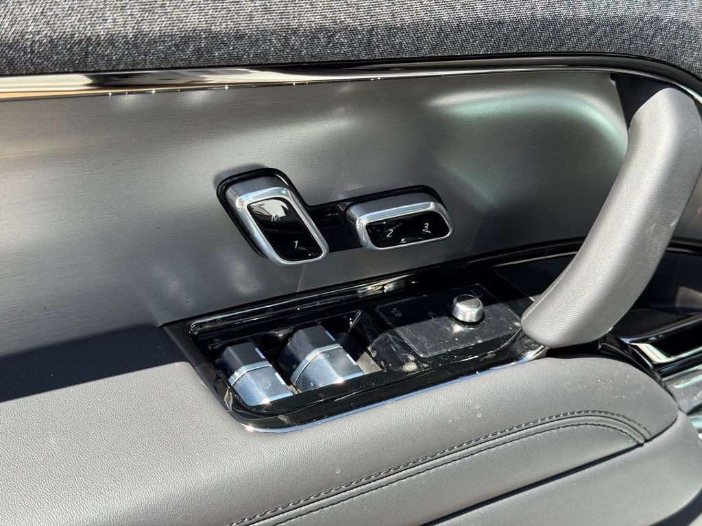 New 2026 Fuji White Land Rover Dynamic SE image 13