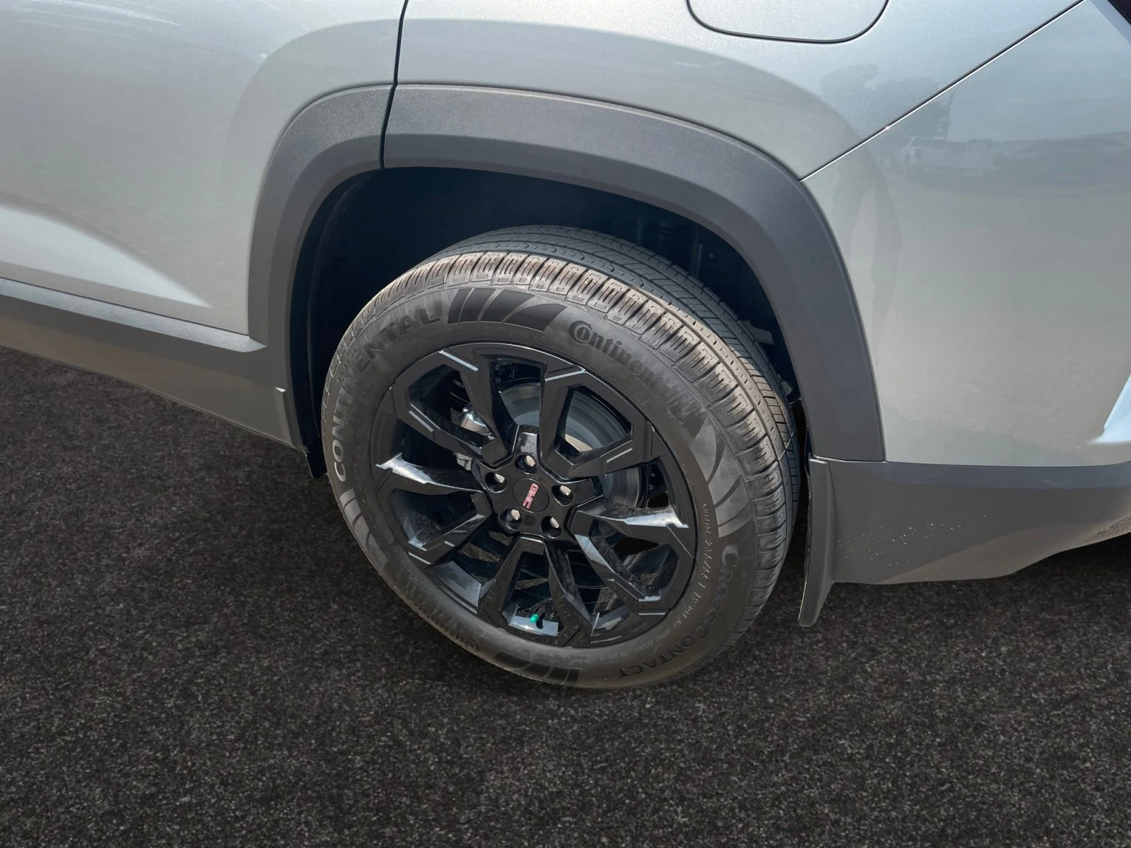 New 2027 Sterling Metallic GMC AWD Elevation image 9