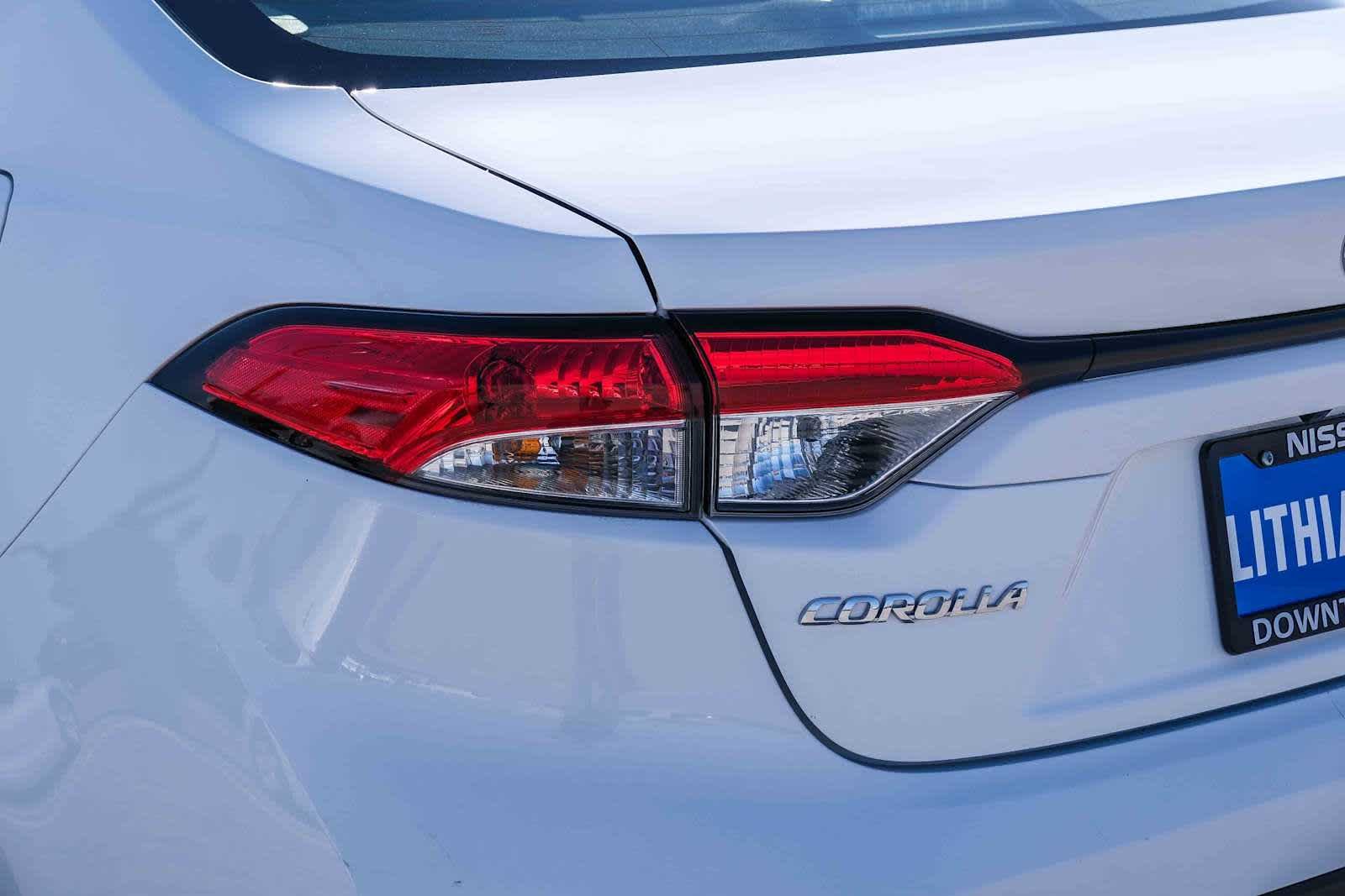 Used 2025 Ice Cap Toyota LE image 7