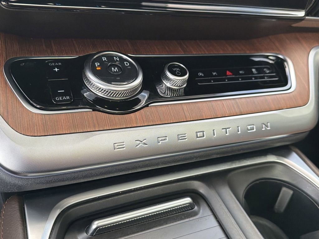 Used 2025 White Ford King Ranch MAX image 30