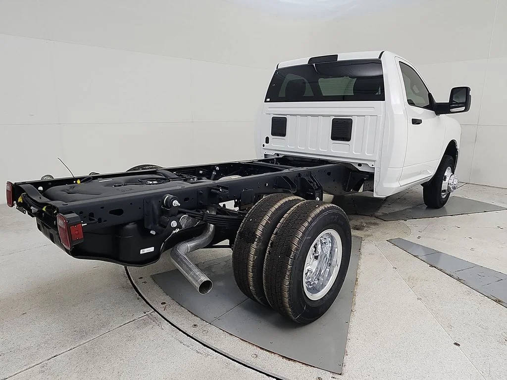 New 2026 Bright White Clearcoat RAM Tradesman image 8