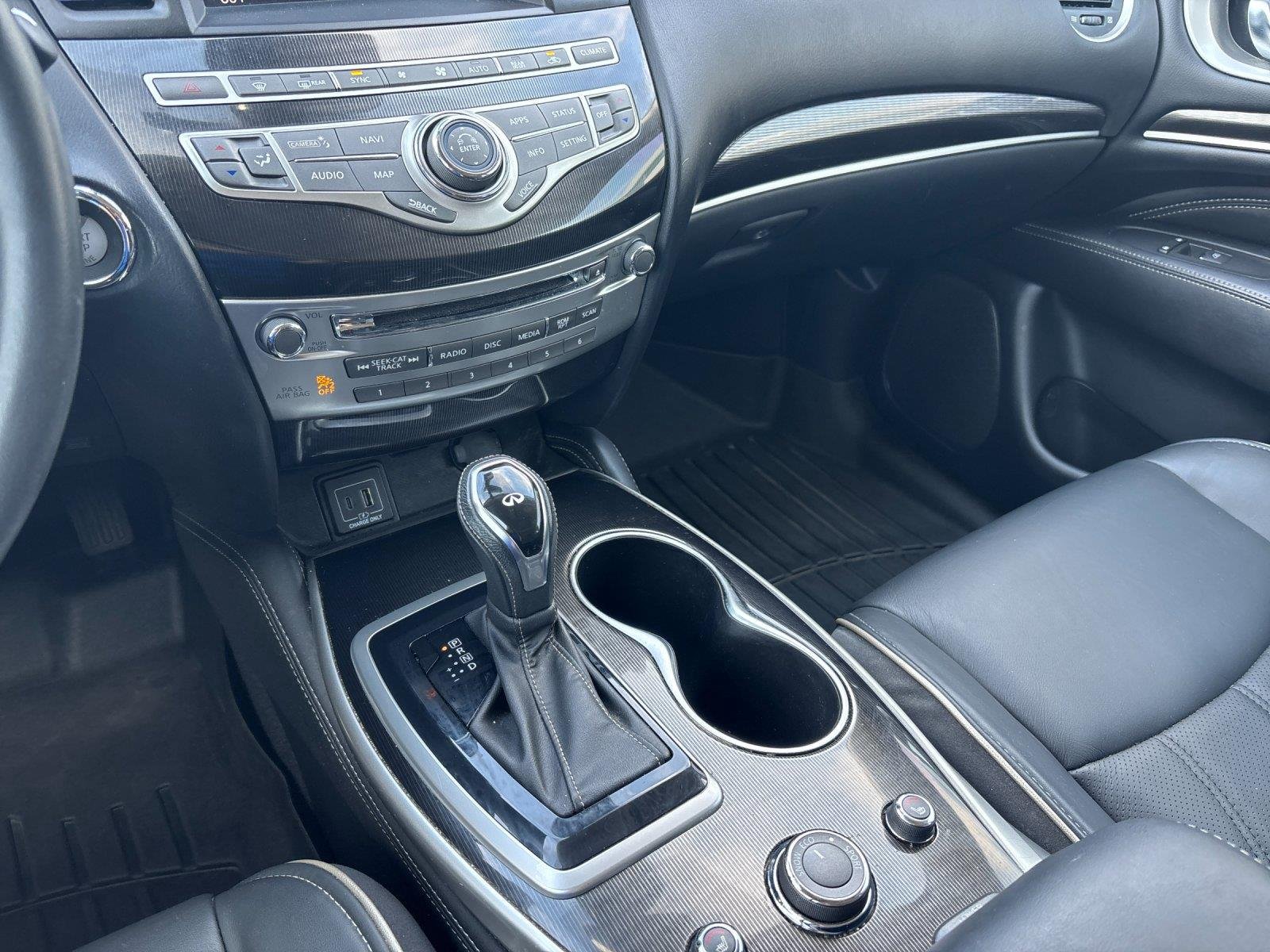 Used 2020 Majestic White INFINITI LUXE image 27
