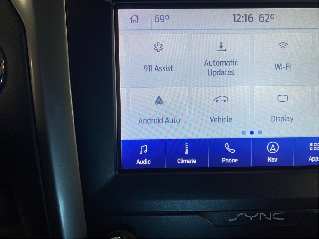 Used 2020 Blue Ford SE image 18