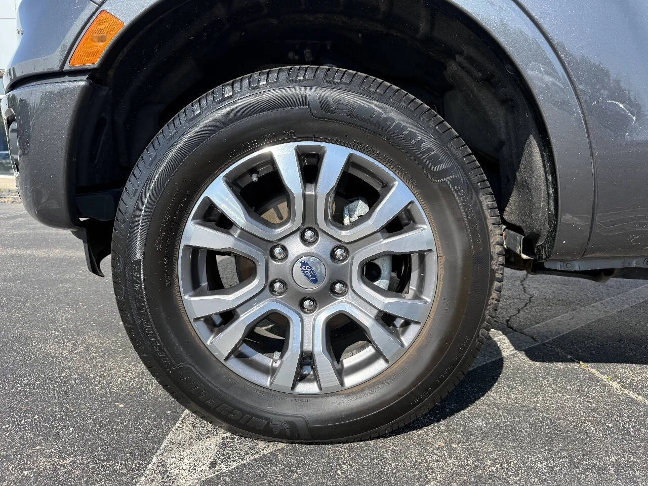 Used 2020 Magnetic Ford Lariat 4x4 4dr SuperCrew 5.1 ft. SB image 25