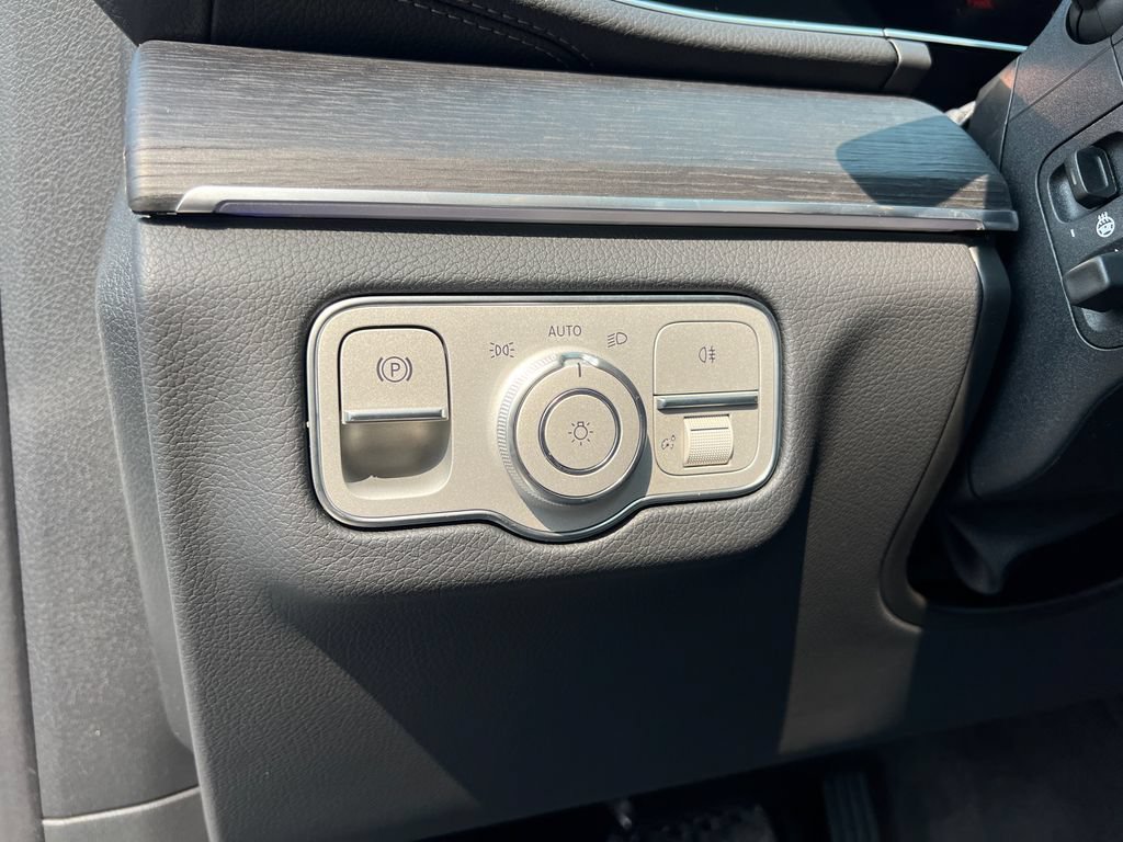 New 2026 MANUFAKTUR Moonlight White Metallic Mercedes-Benz GLS 450 image 52