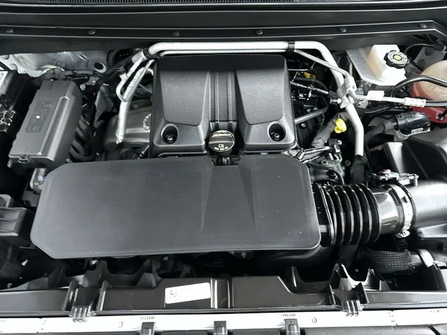 Used 2024 White GMC Denali image 28