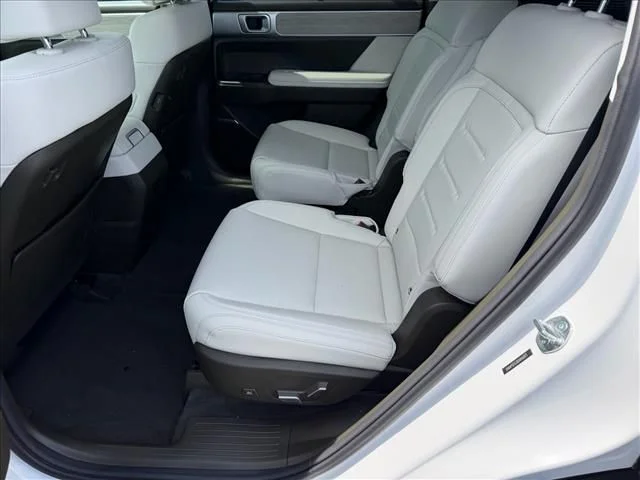 Used 2025 White Hyundai Calligraphy image 12