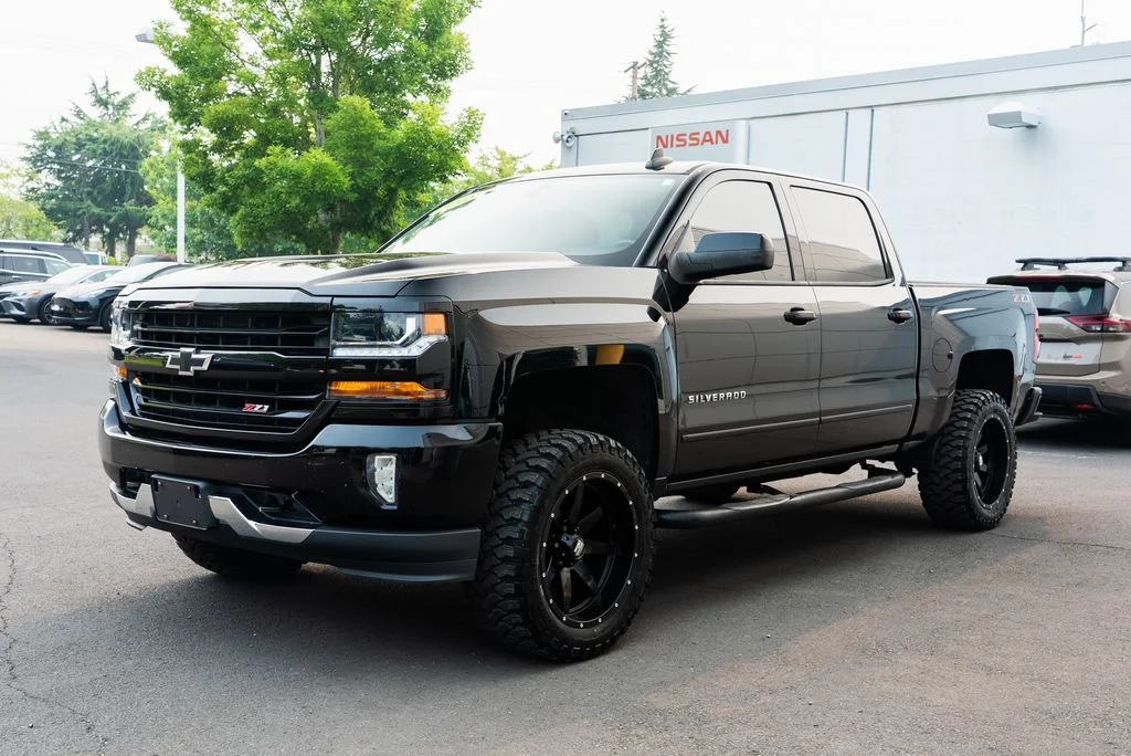 Used 2018 Black Chevrolet LT image 3