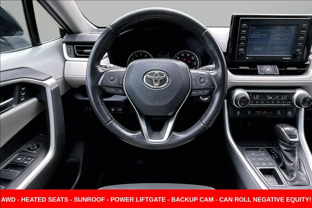 Used 2020 Gray Toyota XLE Premium image 8