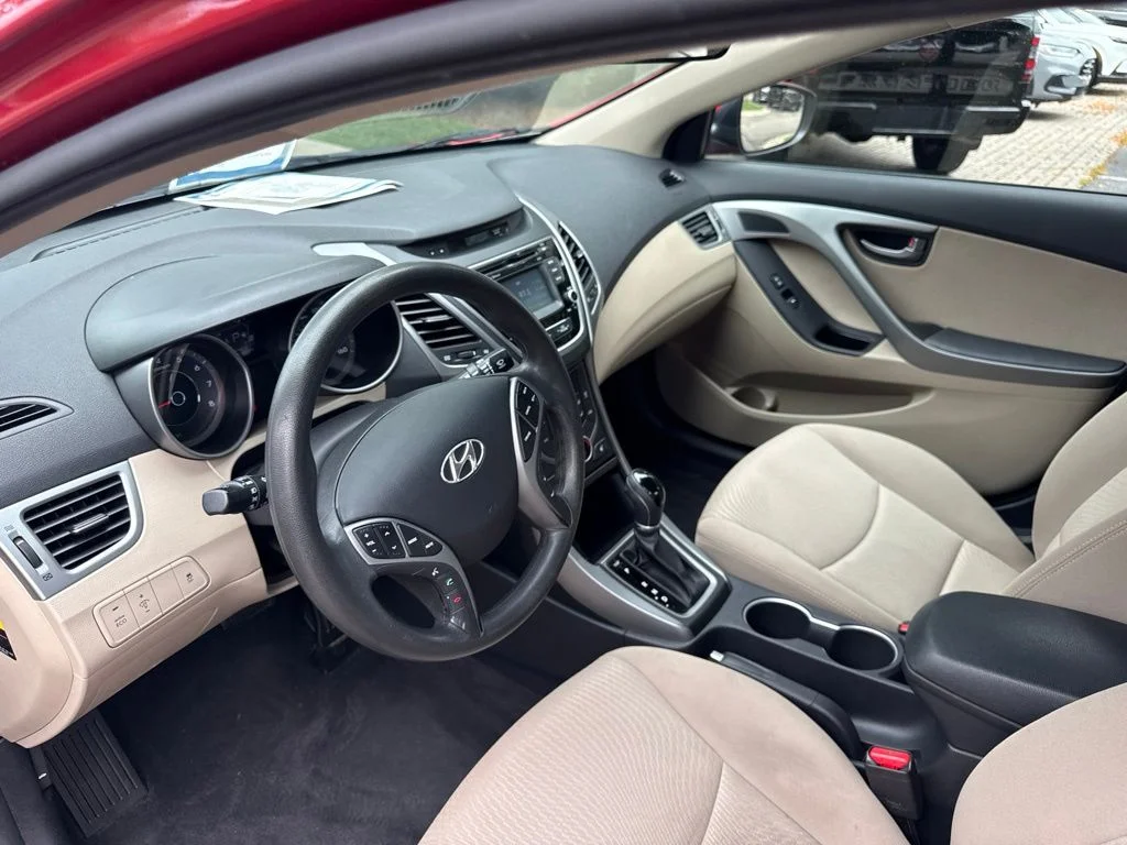 Used 2014 Red Hyundai SE image 15