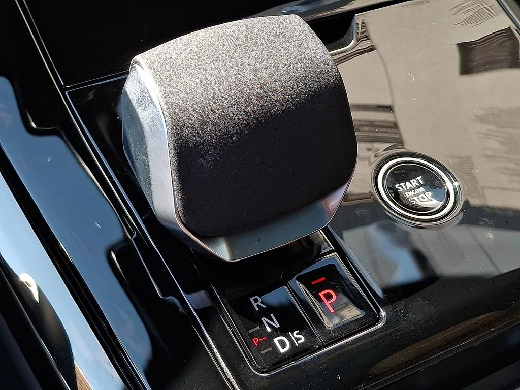 New 2026  Land Rover Dynamic SE image 13