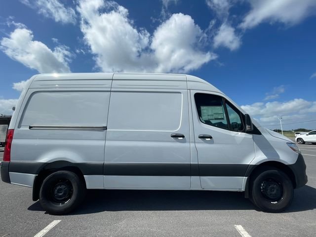 New 2025 Arctic+White Mercedes-Benz Cargo 144 WB image 15