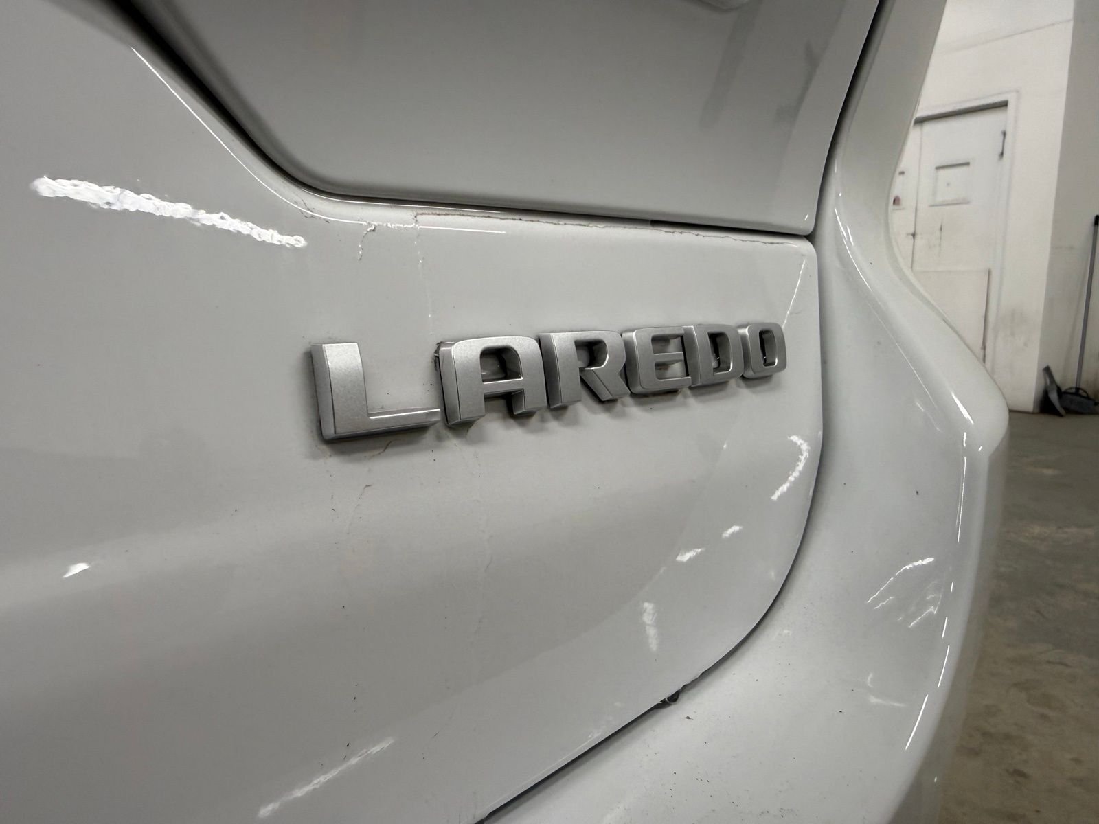 Used 2025 White Jeep Laredo image 9