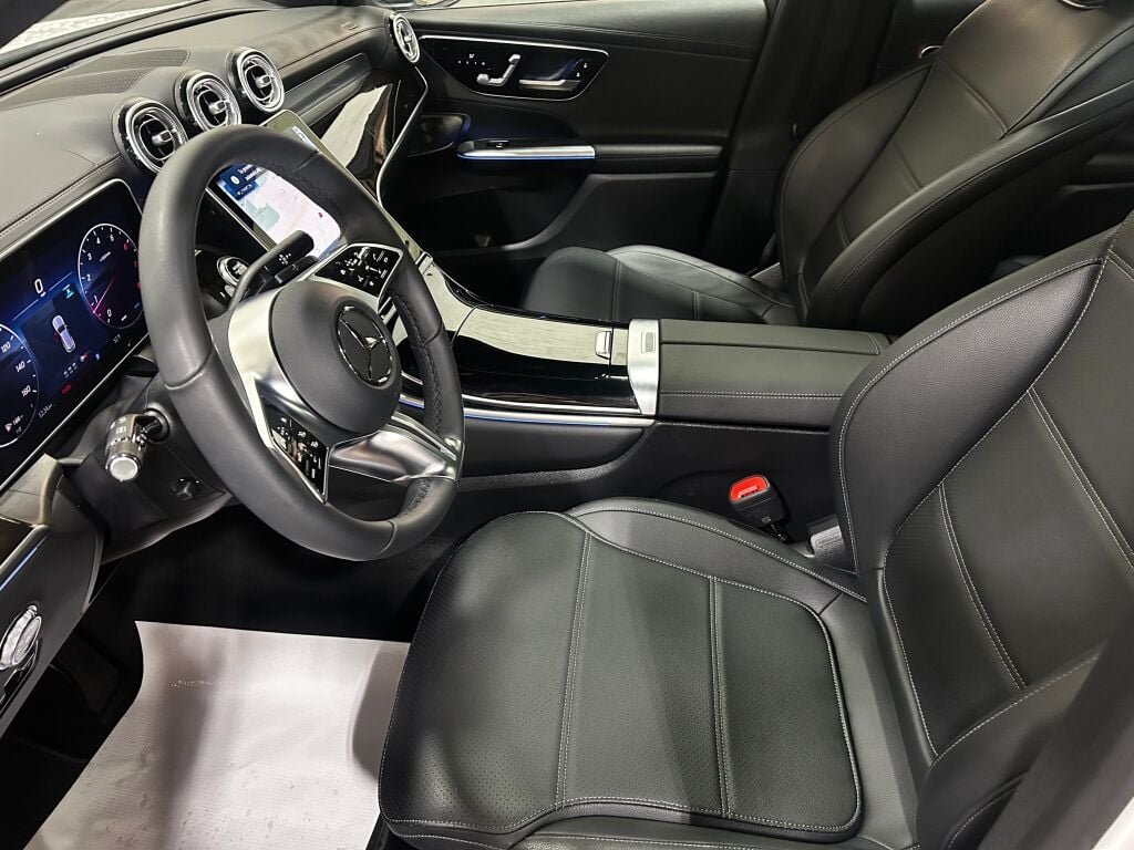 Used 2025 Polar White Mercedes-Benz GLC 300 image 8