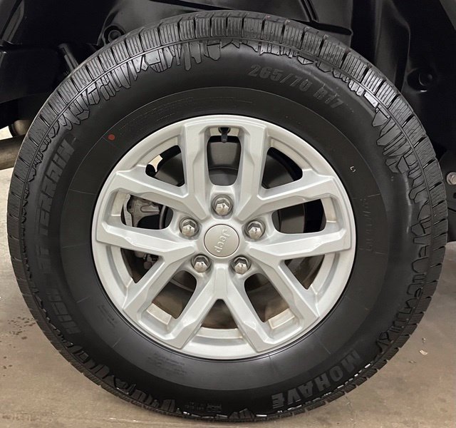 Used 2023 Silver Jeep Sport S image 8
