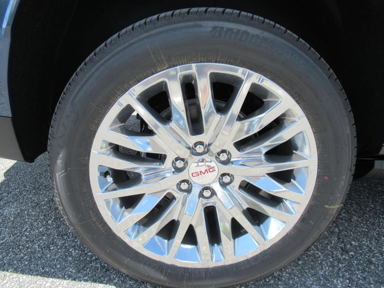 2026 GMC Yukon Denali - Photo 8
