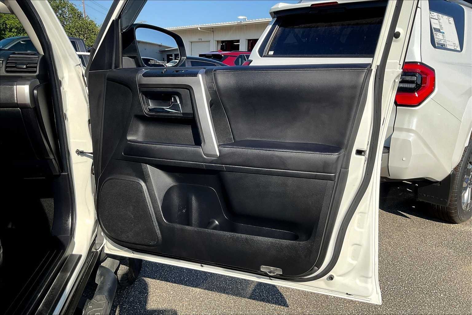 Used 2020 Super White Toyota SR5 image 21
