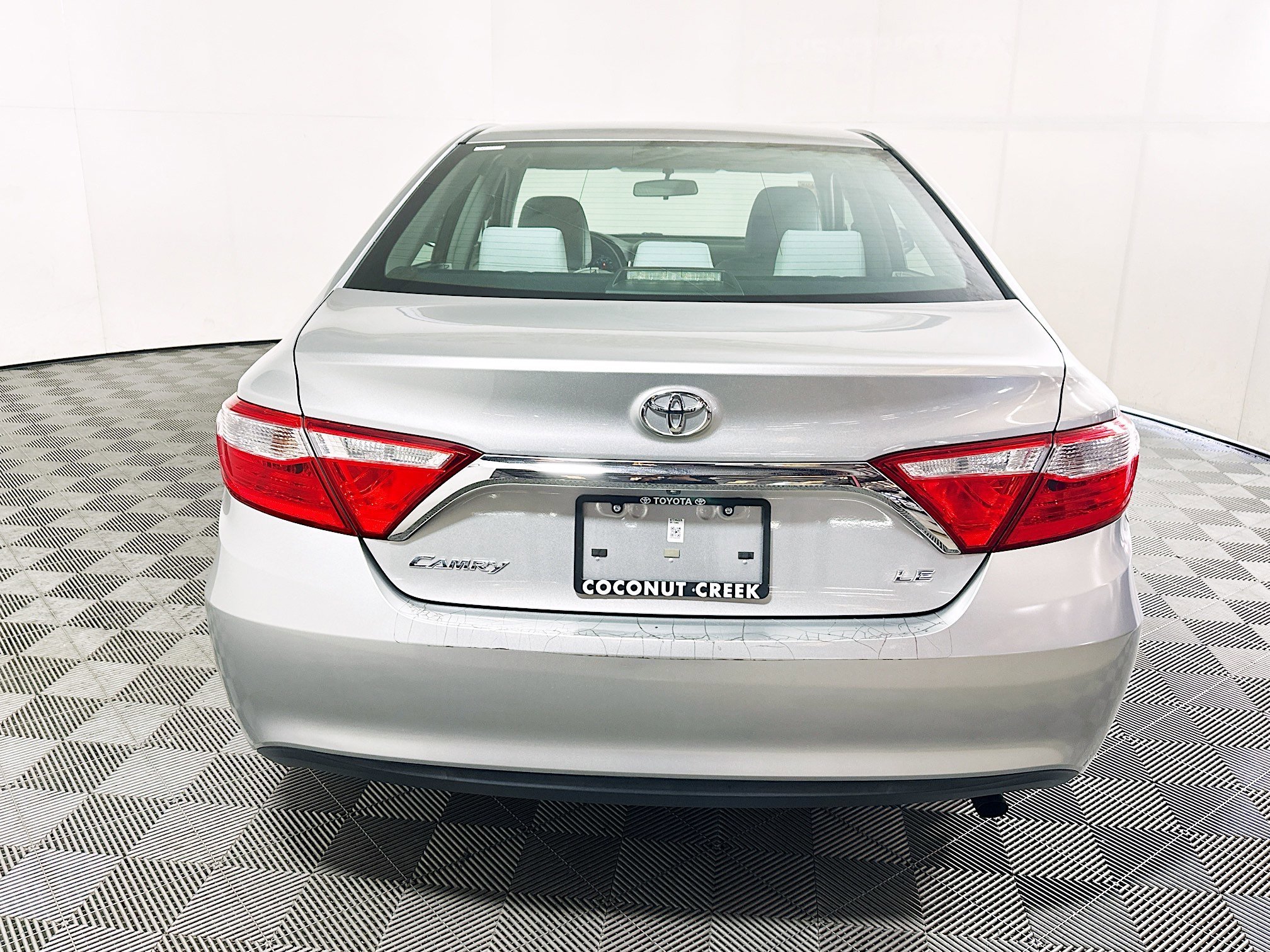 2017 Toyota Camry thumbnail 6