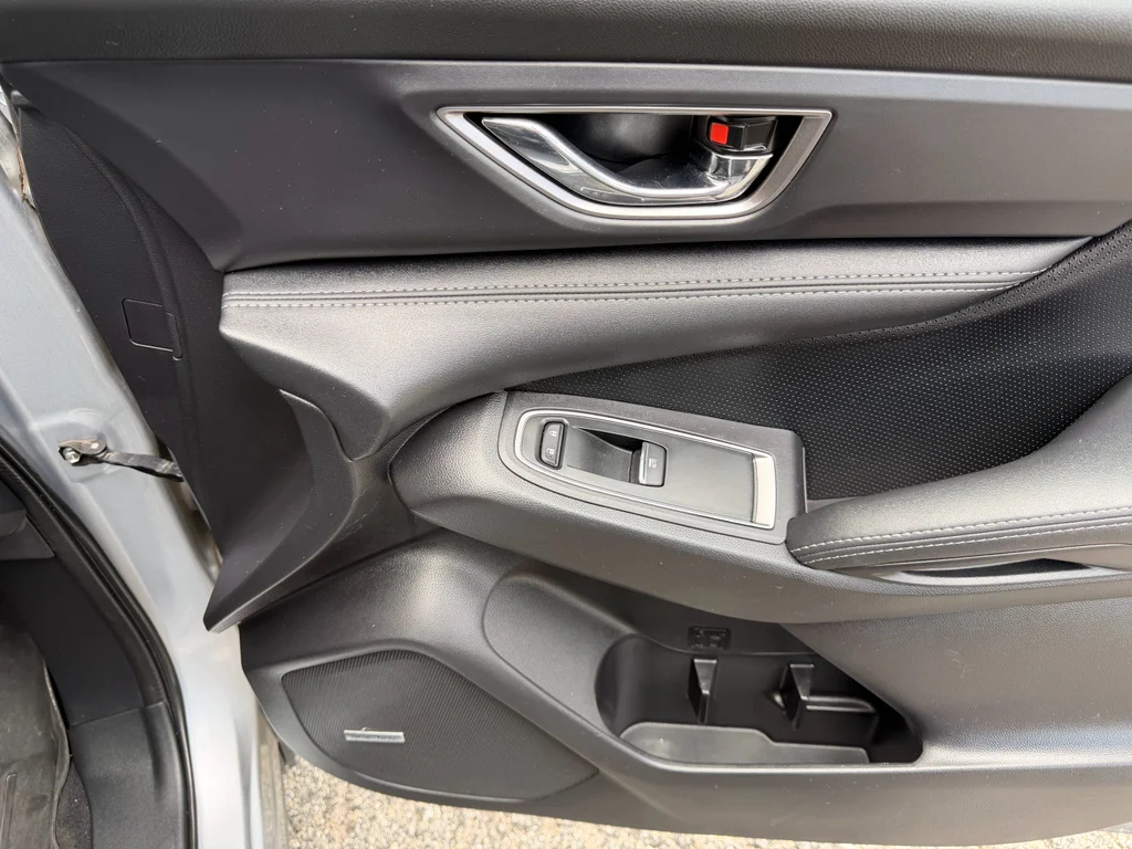 Used 2023 Ice Silver Metallic Subaru Limited image 28