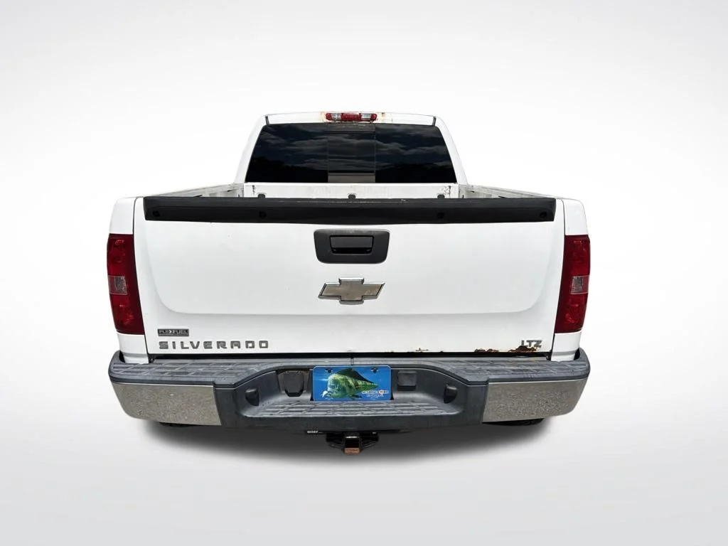 Used 2009 Summit White Chevrolet LTZ image 7