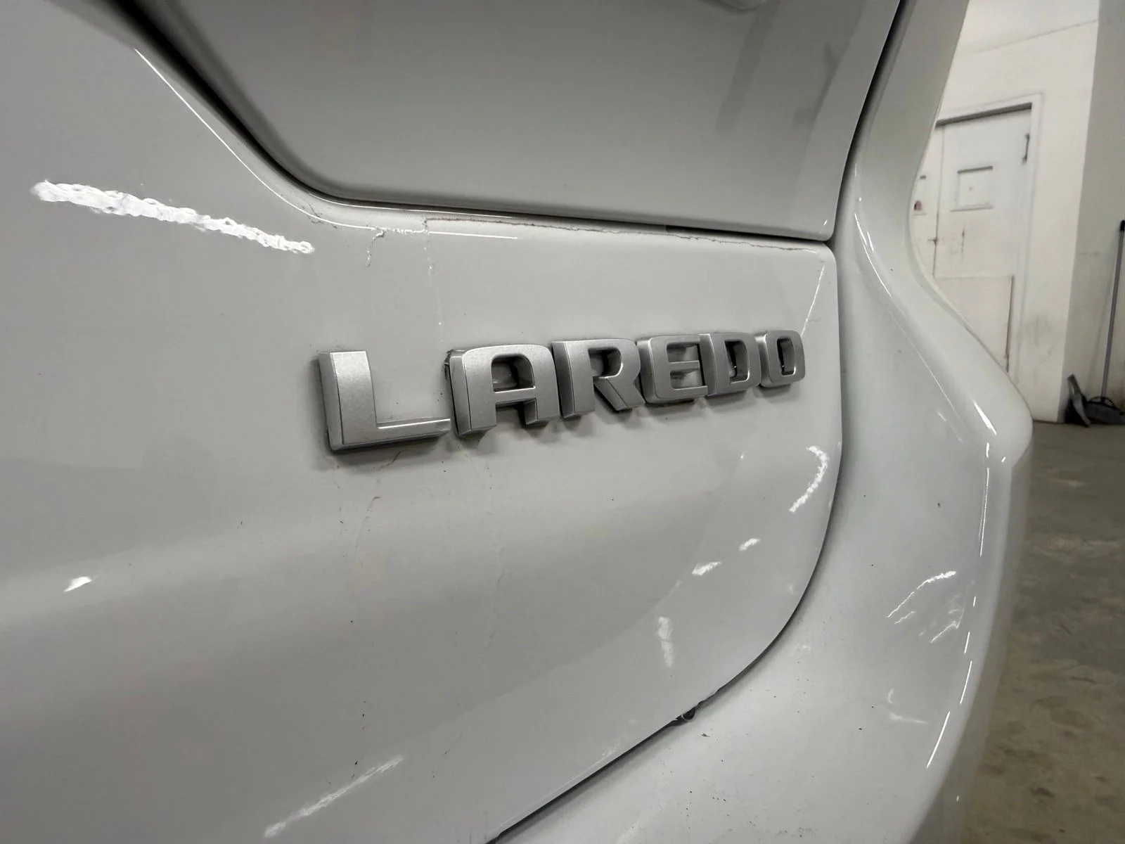 Used 2025 White Jeep Laredo image 9