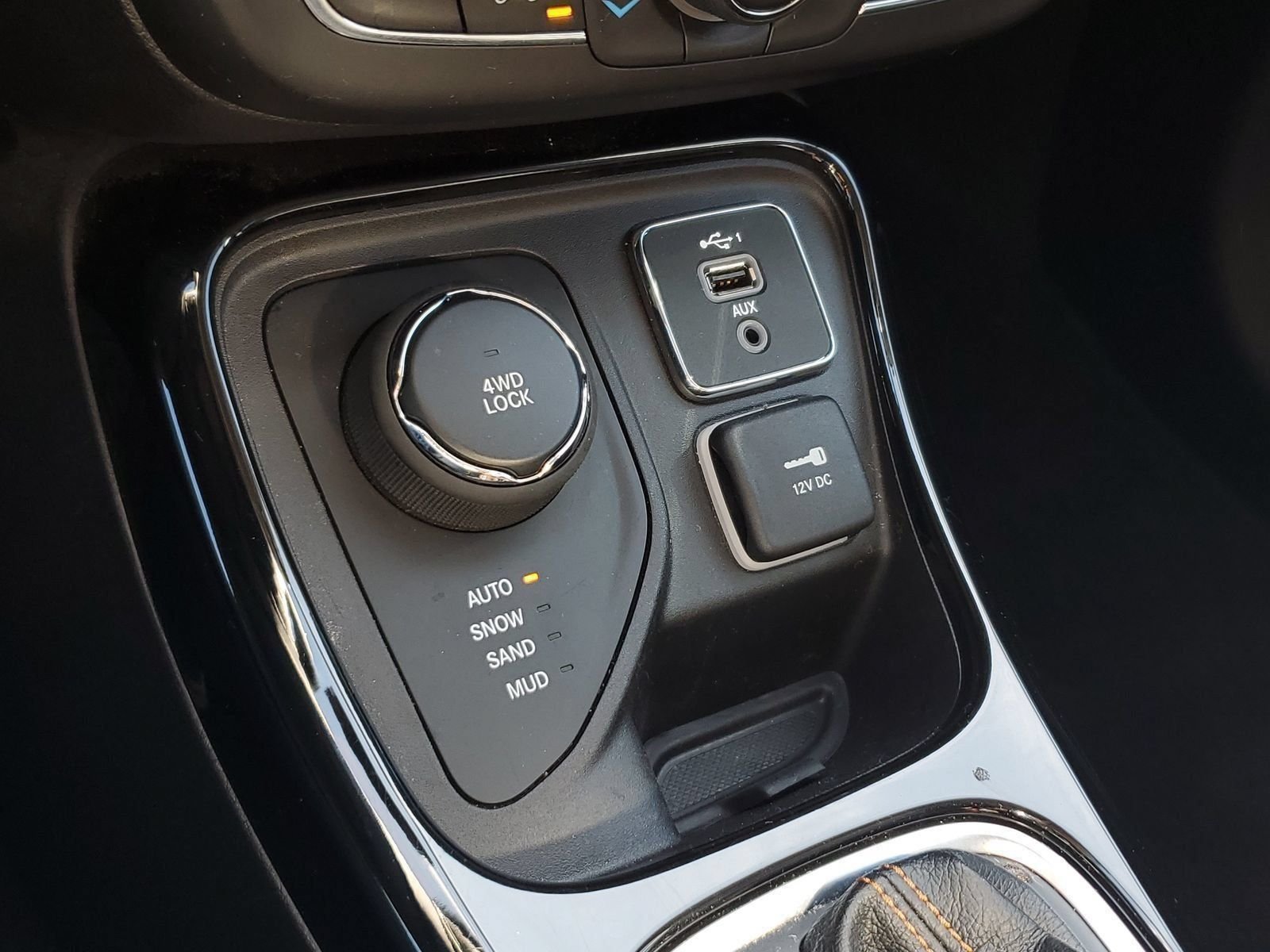 Used 2020 White Jeep Limited image 26