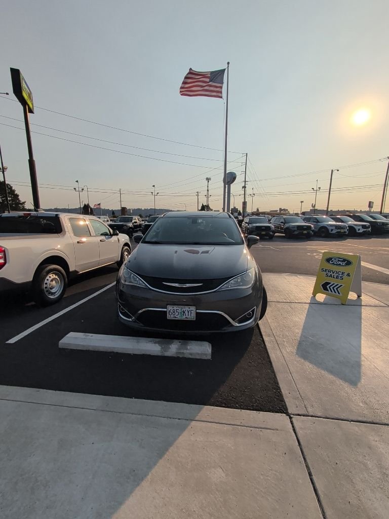 Used 2018 Chrysler Pacifica Touring Plus with VIN 2C4RC1FG3JR111593 for sale in Longview, WA