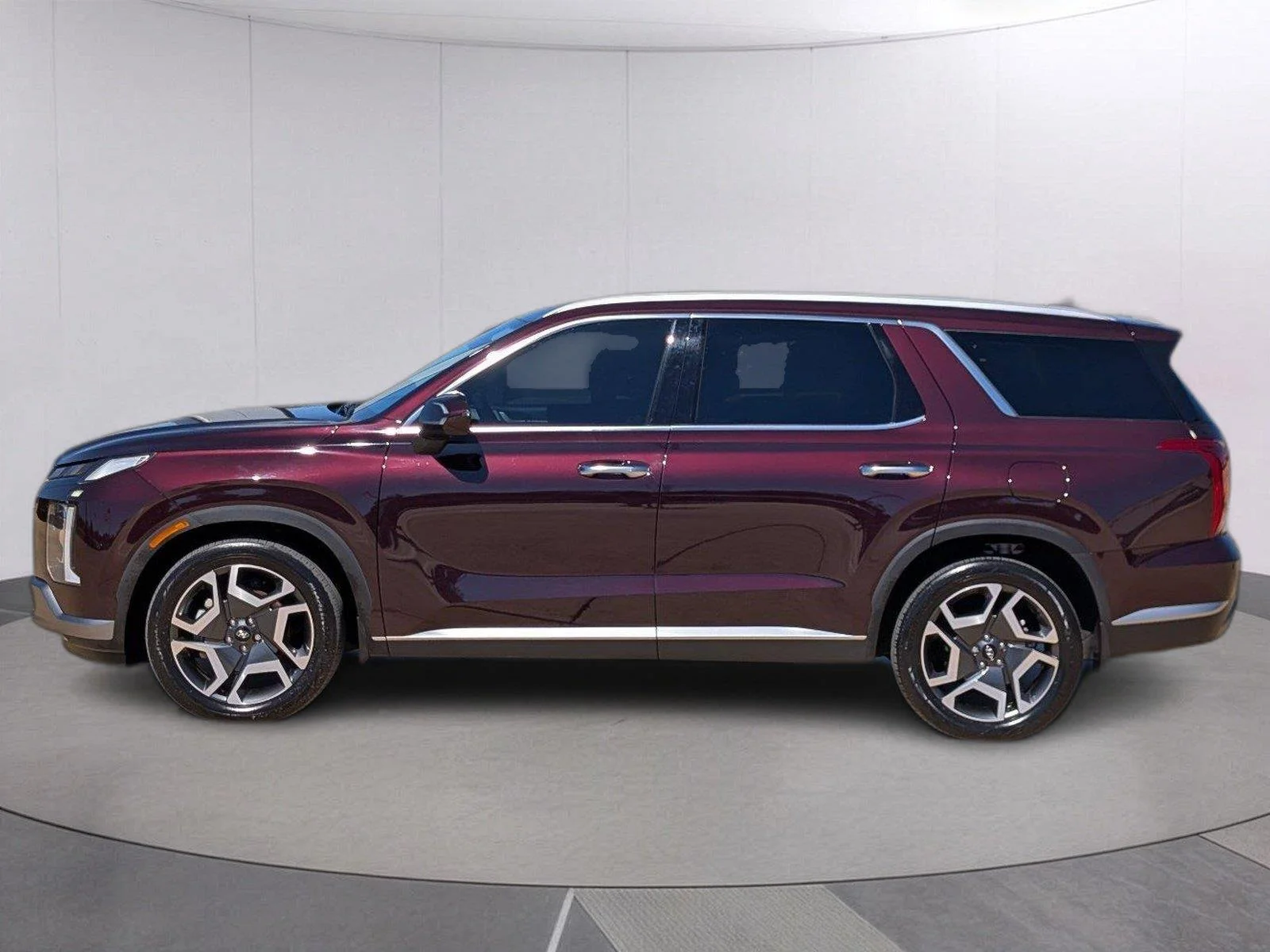 Used 2023 Sierra Burgundy Hyundai SEL image 2