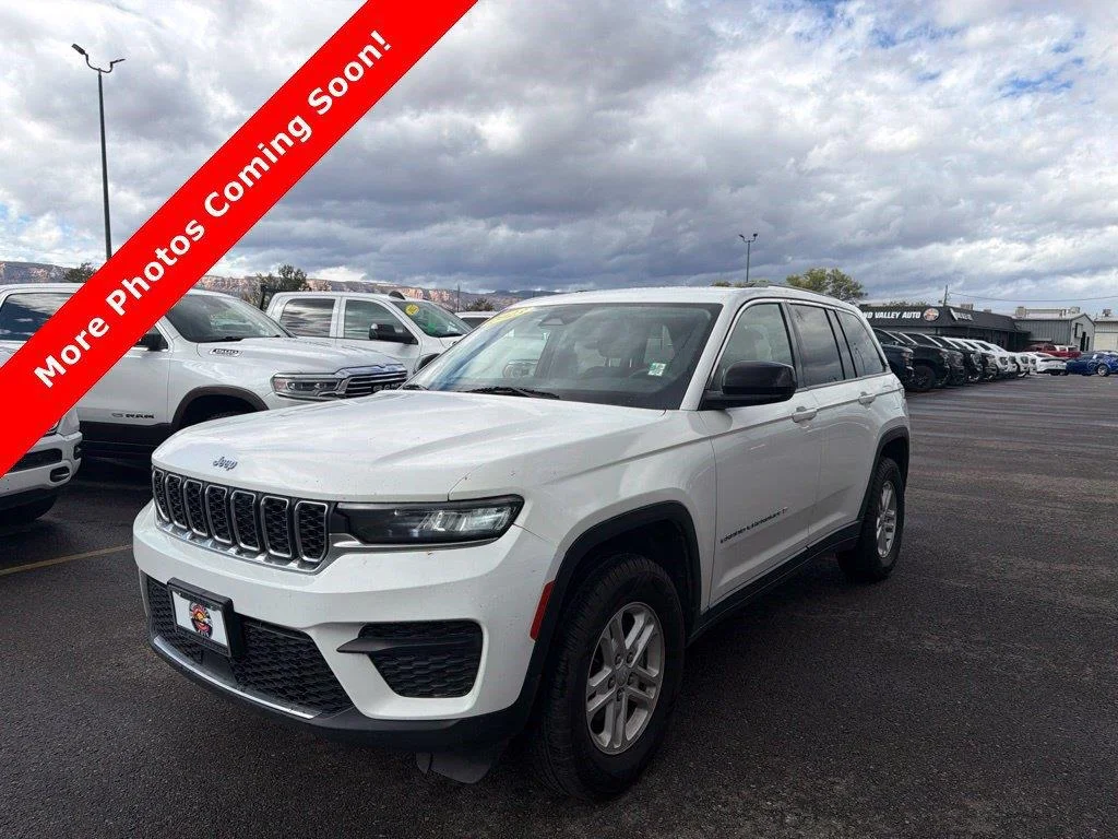 Used 2023 Bright White Clearcoat Jeep Laredo image 3