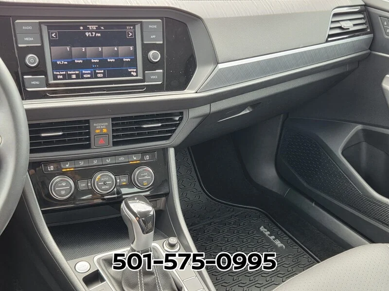 Used 2024 Opal White Volkswagen SE AUTO image 25