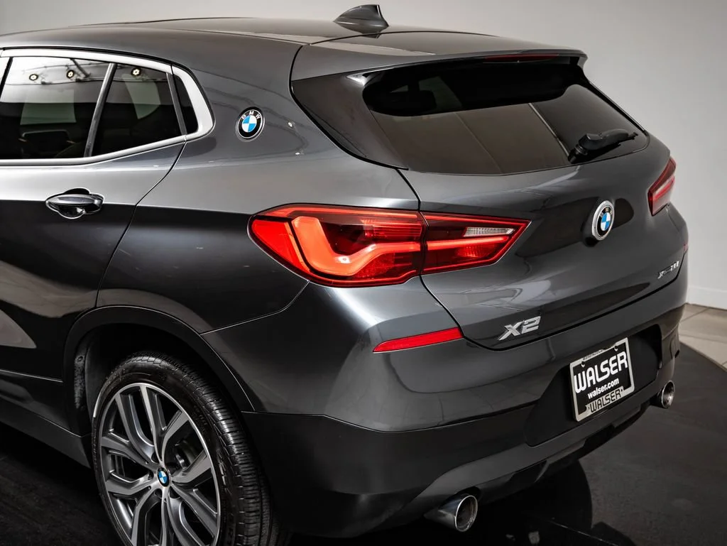 Used 2018 Mineral Gray Metallic BMW xDrive28i image 19