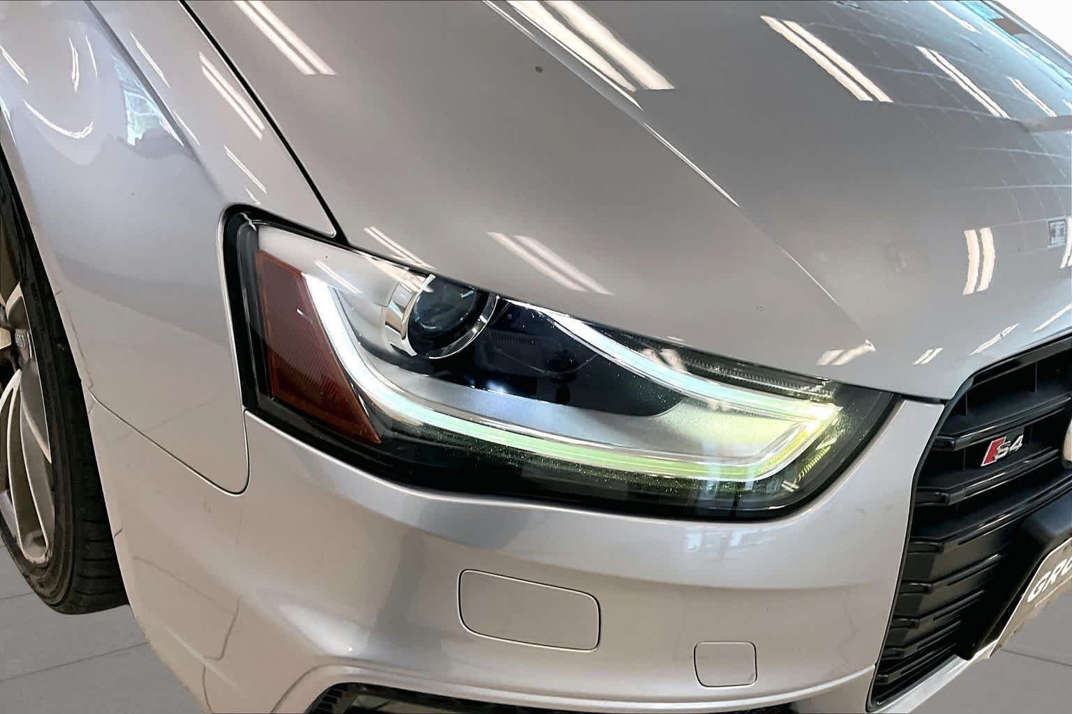 Used 2016 Florett Silver Metallic Audi Premium Plus image 24