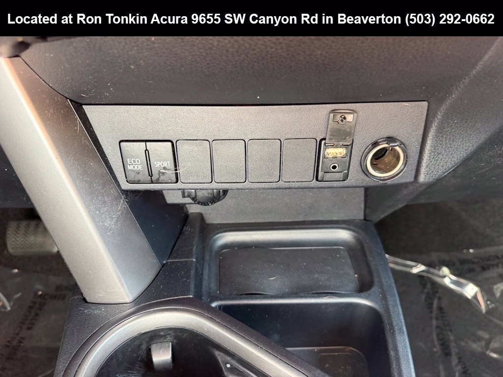 Used 2018 Super White Toyota XLE image 22