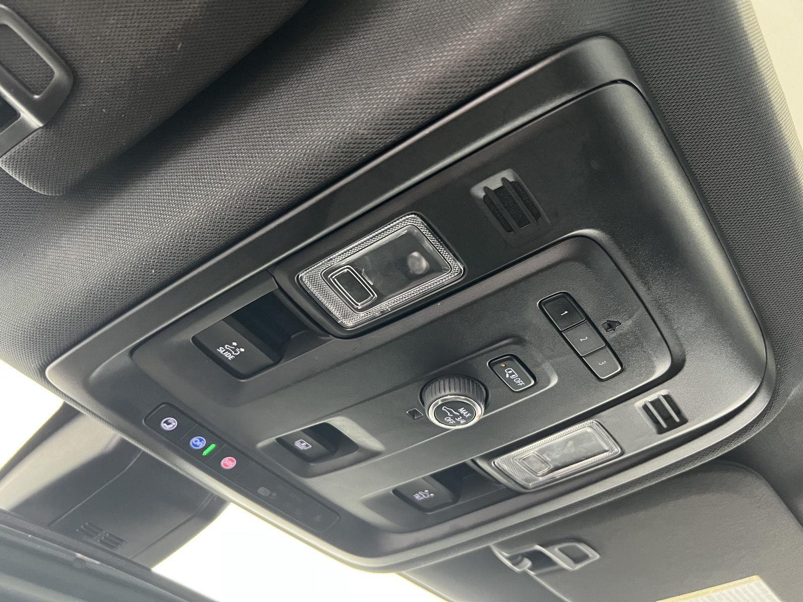 2021 Chevrolet Suburban RST - Photo 20