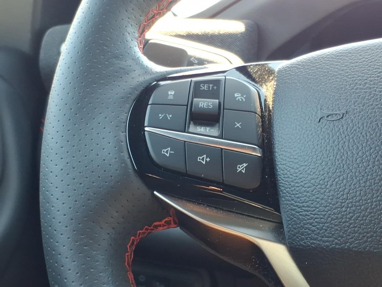 Used 2025 Agate Black Metallic Ford ST-Line image 27