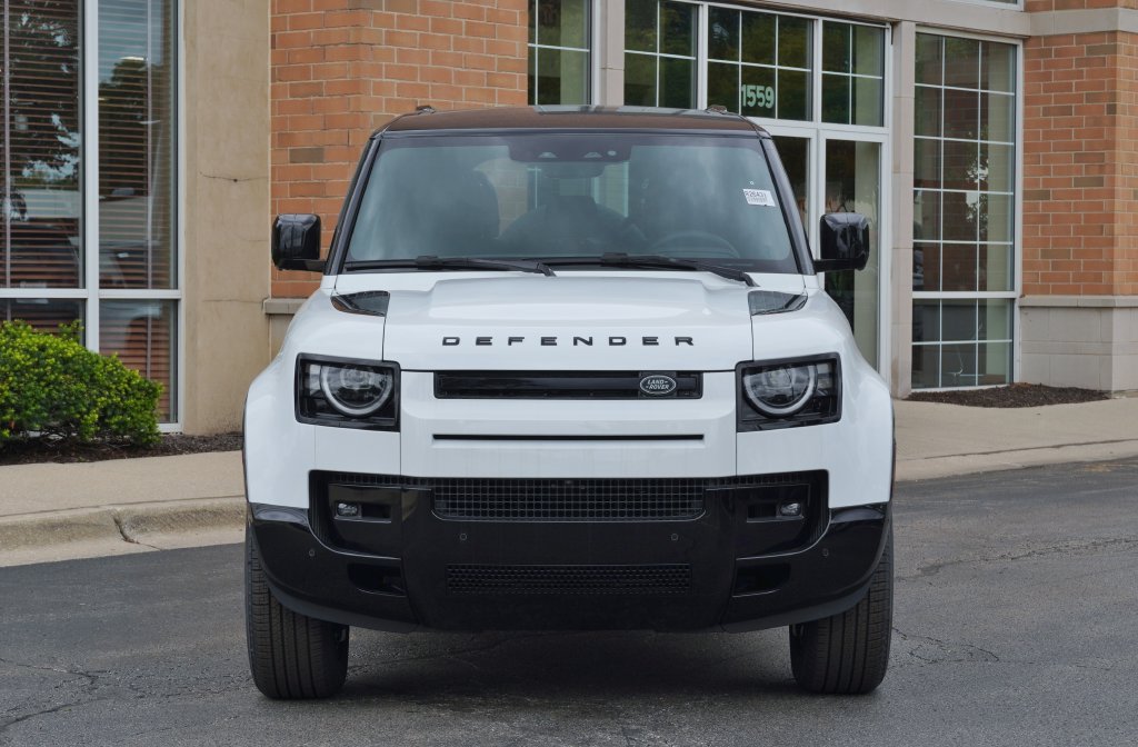 New 2026 Fuji White Land Rover X-Dynamic SE image 4