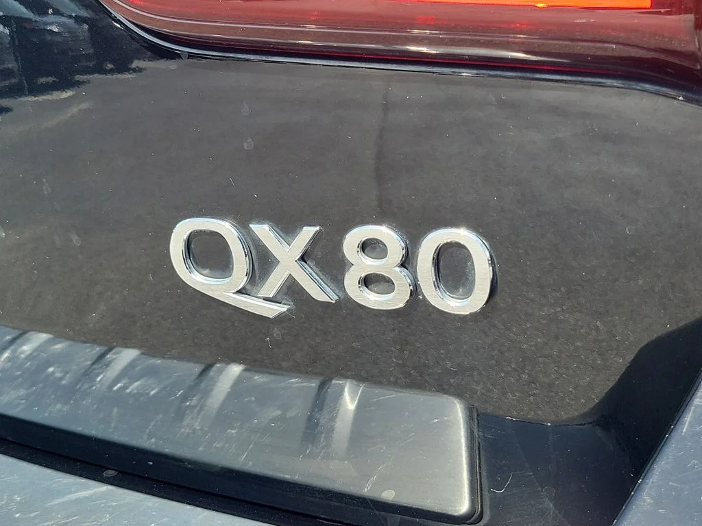 Used 2021 Black INFINITI LUXE image 9