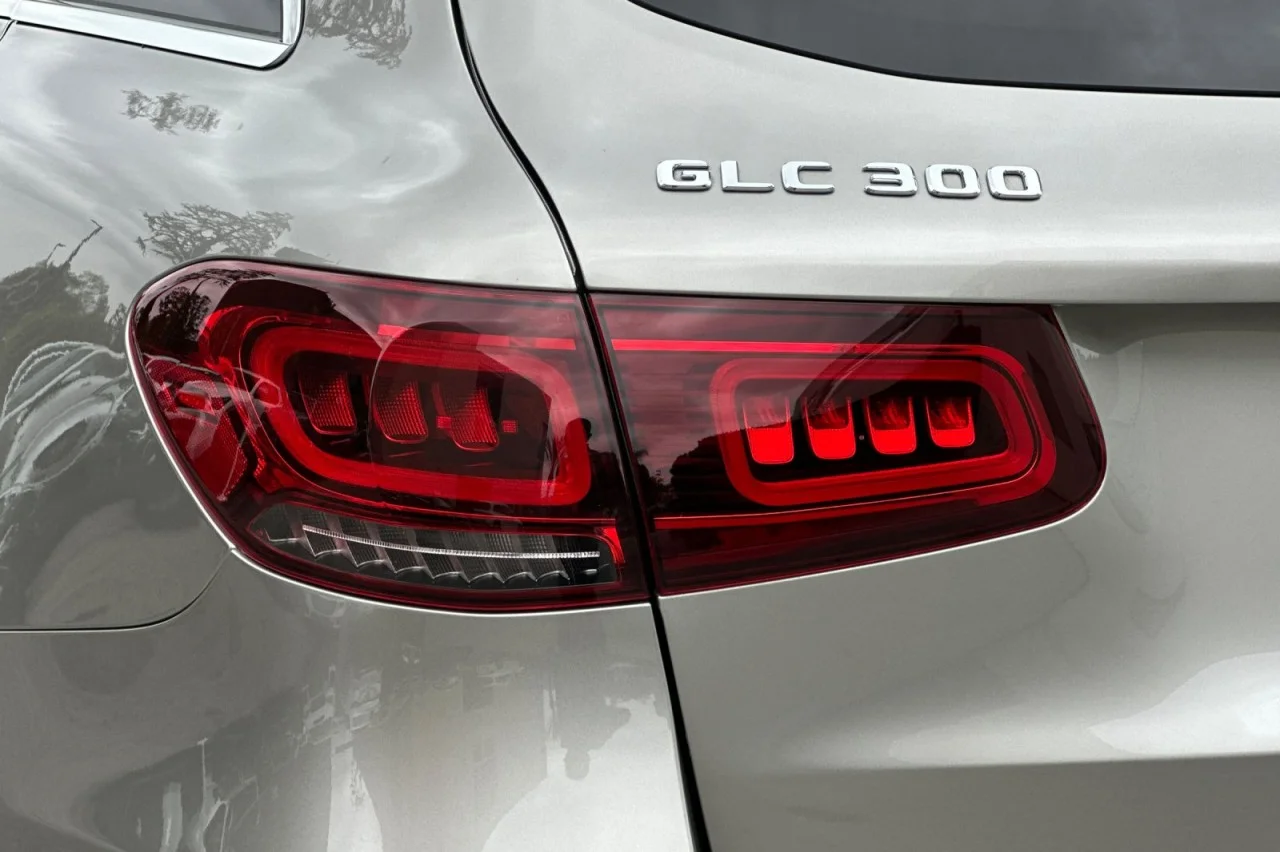 Used 2022 Mojave Silver Metallic Mercedes-Benz GLC 300 image 26