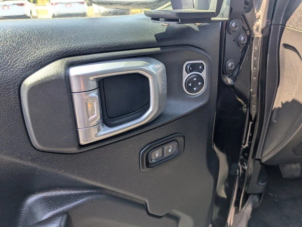 Used 2020 Black Clearcoat Jeep Mojave image 12