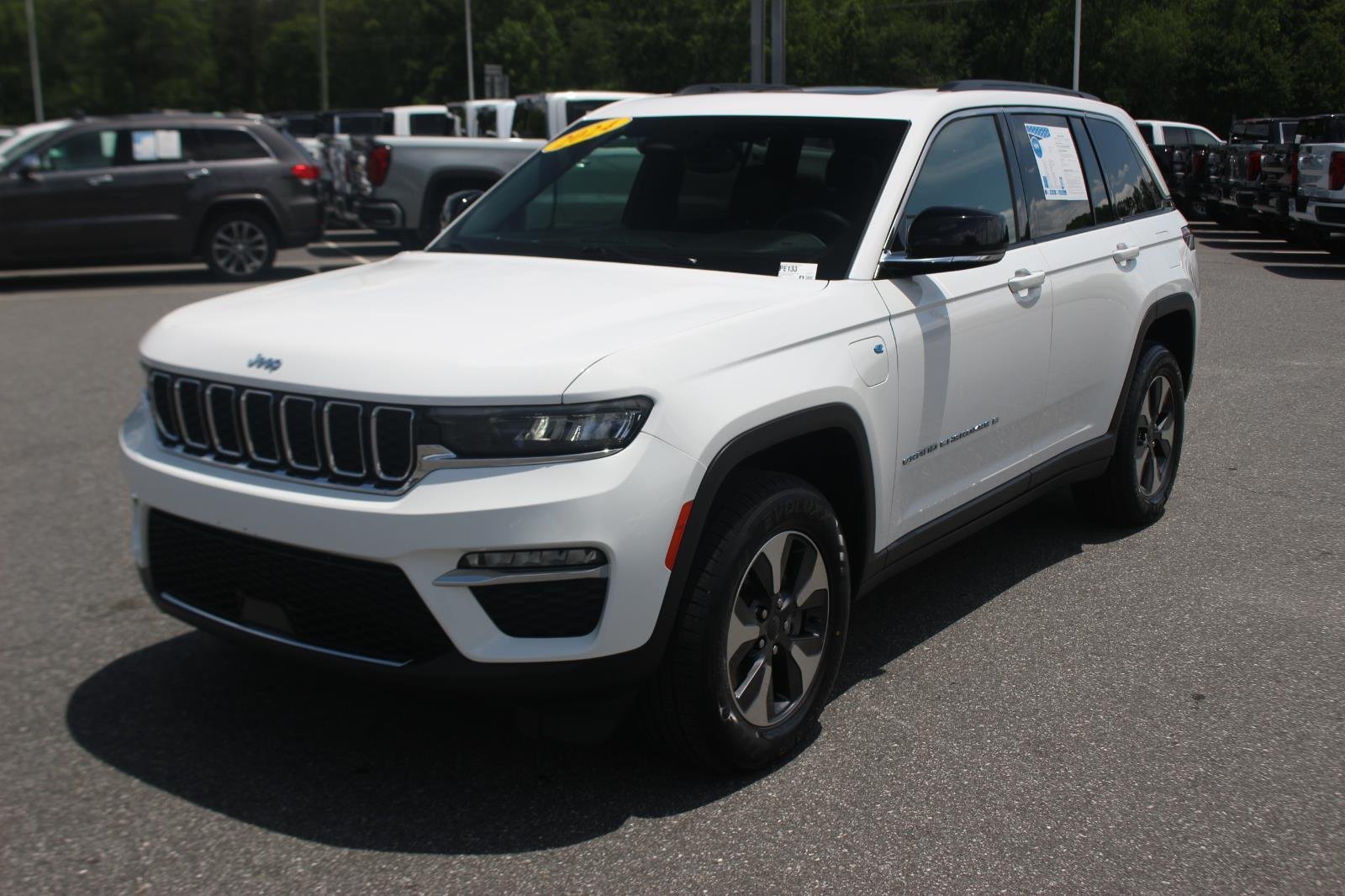 Used 2024 White Jeep 4x4 image 4