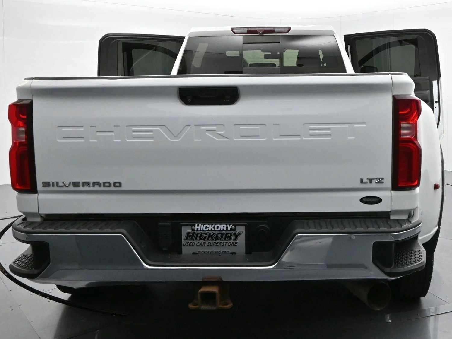 Used 2022 Summit White Chevrolet LTZ image 45