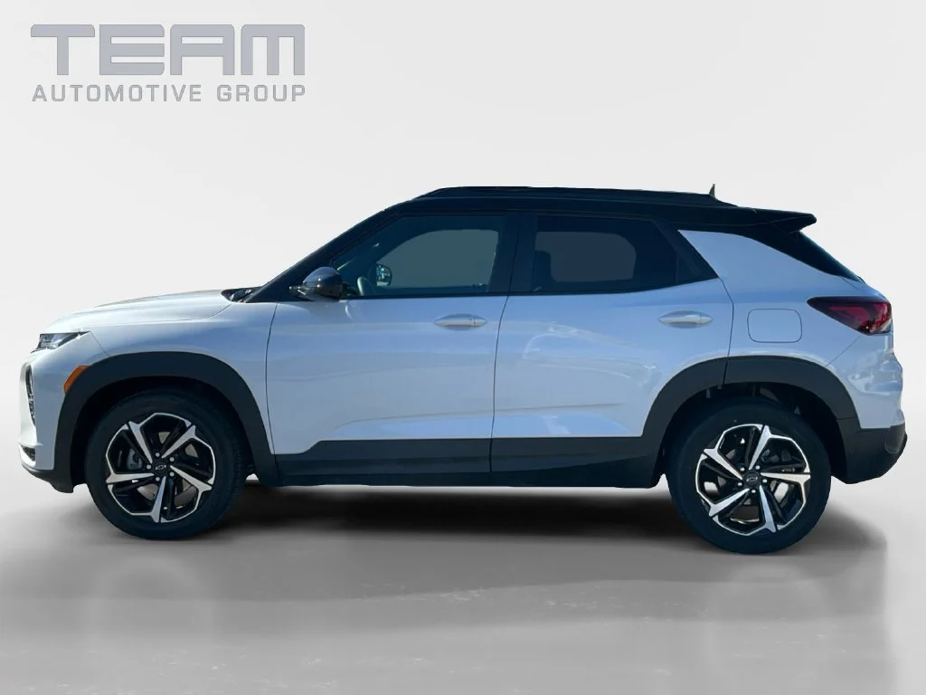 Used 2023 IRIDESCENT PEARL TRICOAT Chevrolet RS image 4