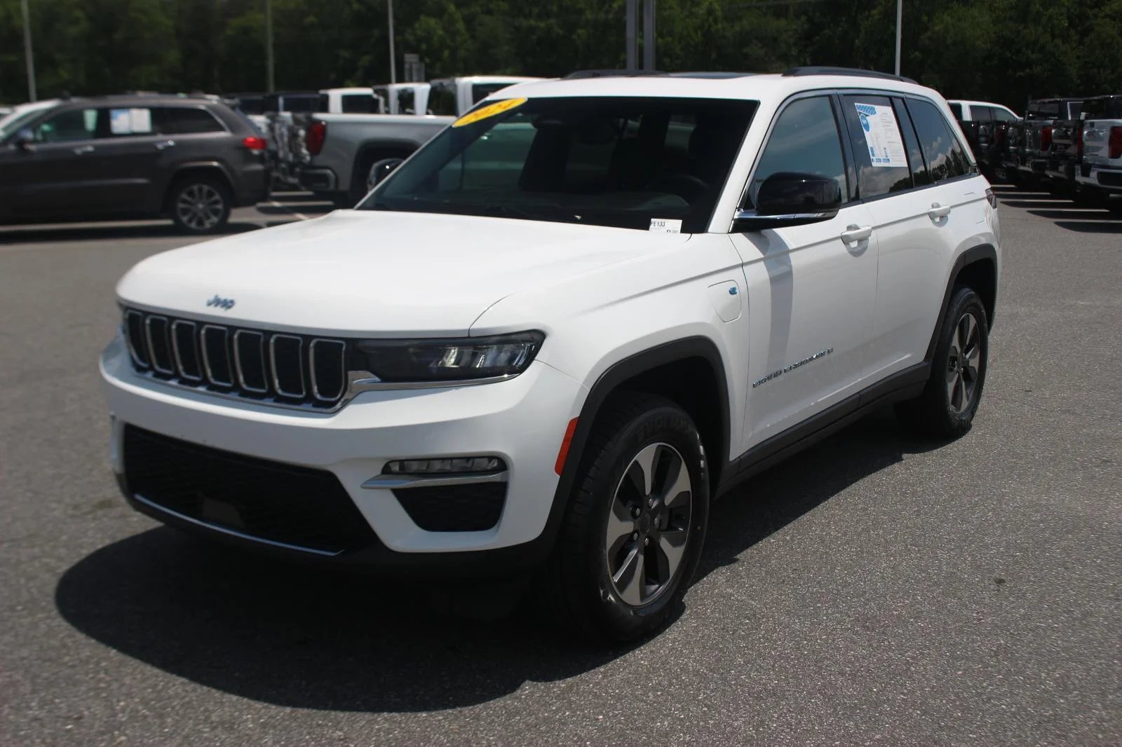 Used 2024 White Jeep 4x4 image 4
