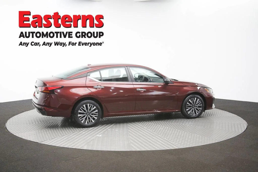 Used 2025 Red Nissan 2.5 SV image 39