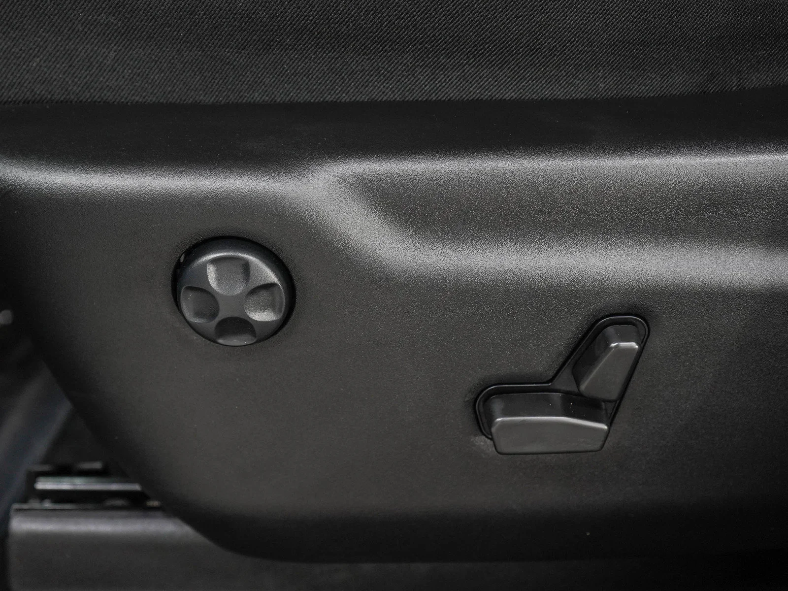 Used 2022 Sting-Gray Clearcoat Jeep Laredo X image 23